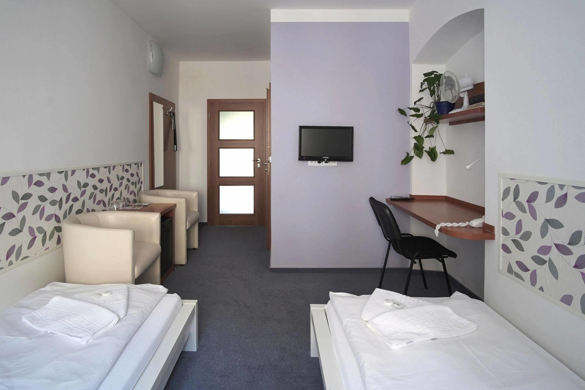Pension Pod věží Kolín Exterior foto
